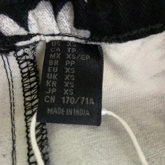 Zipcode Men's Elastic Waist Cotton Daisy Shorts - Picture 5 of 8